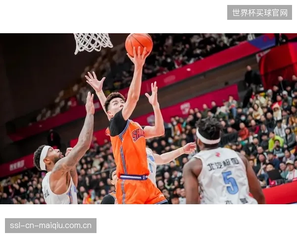 李添荣展现大心脏，关键突破为上海队锁定胜局。